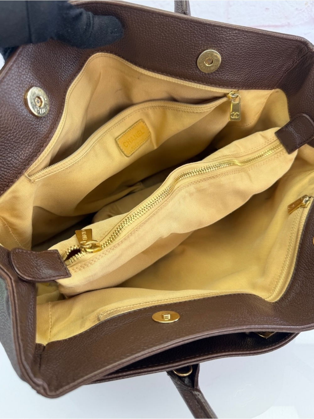 Authentic CHANEL Brown Leather Medium Cerf Tote with Gold CC Logo - Picture 10 of 16